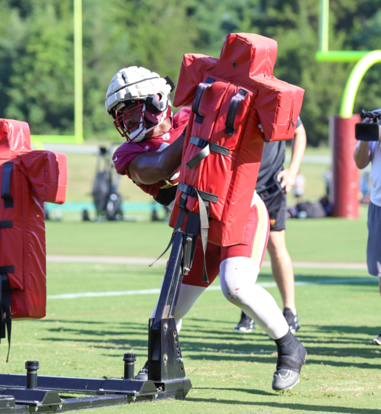 Washington Commanders Defensive Tackle Jonathan Allen (93) hitti
