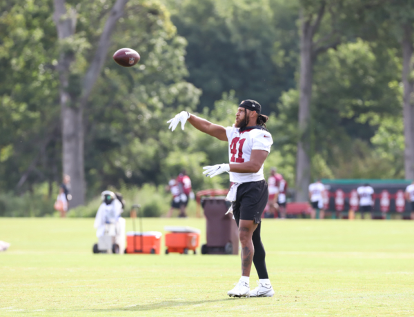RB Jonathan Williams (41) tosses the ball before practice at the