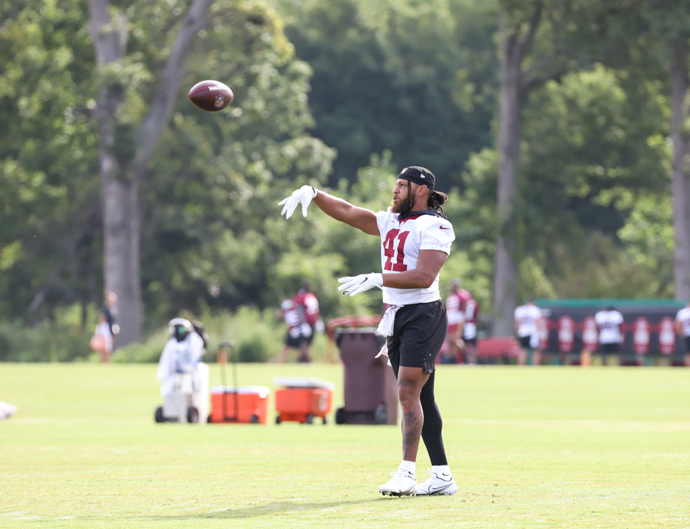 RB Jonathan Williams (41) tosses the ball before practice at the