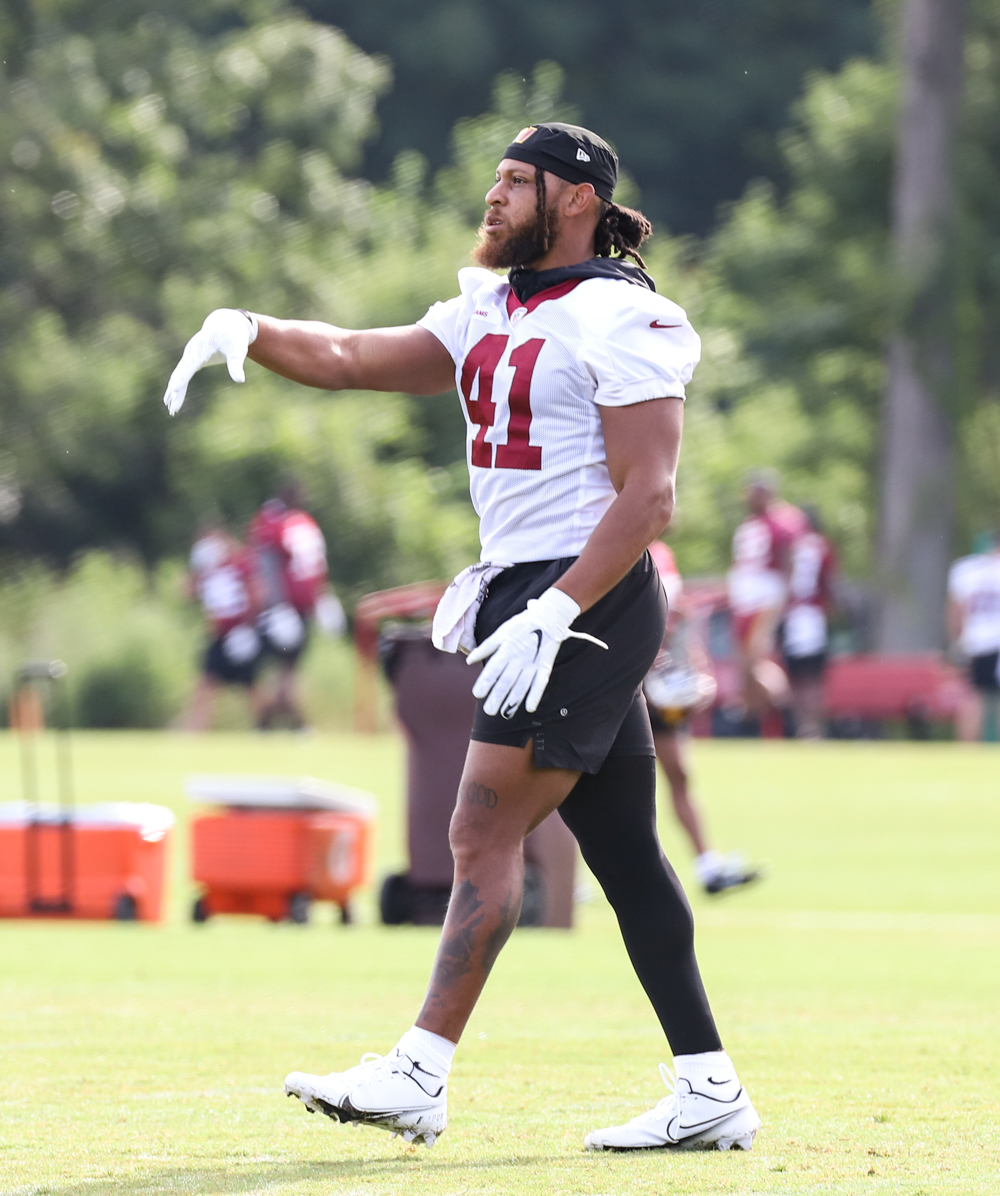 RB Jonathan Williams (41) tosses the ball before practice at the