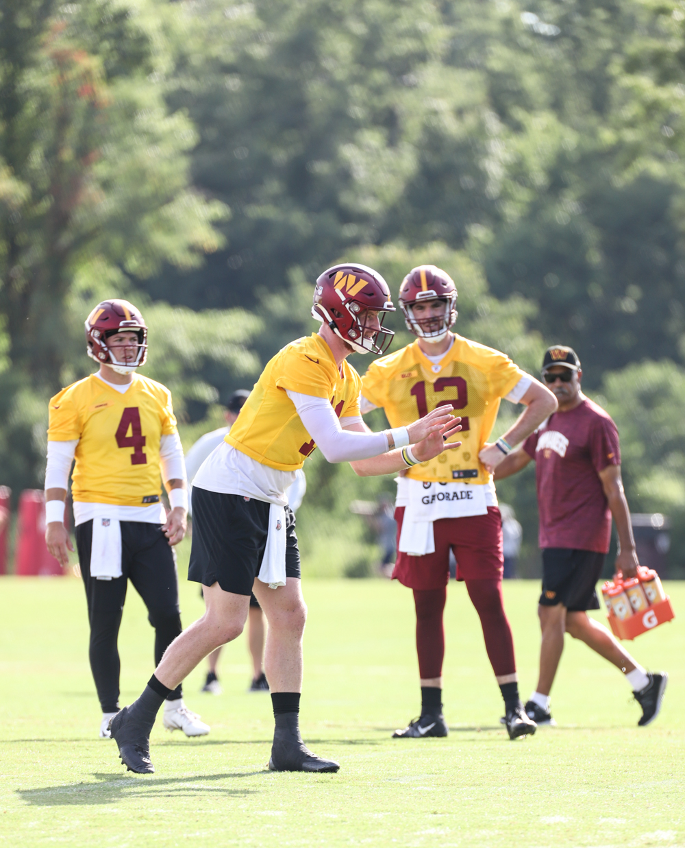 Quarterback Carson Wentz (11) waits for the hike at the Commande