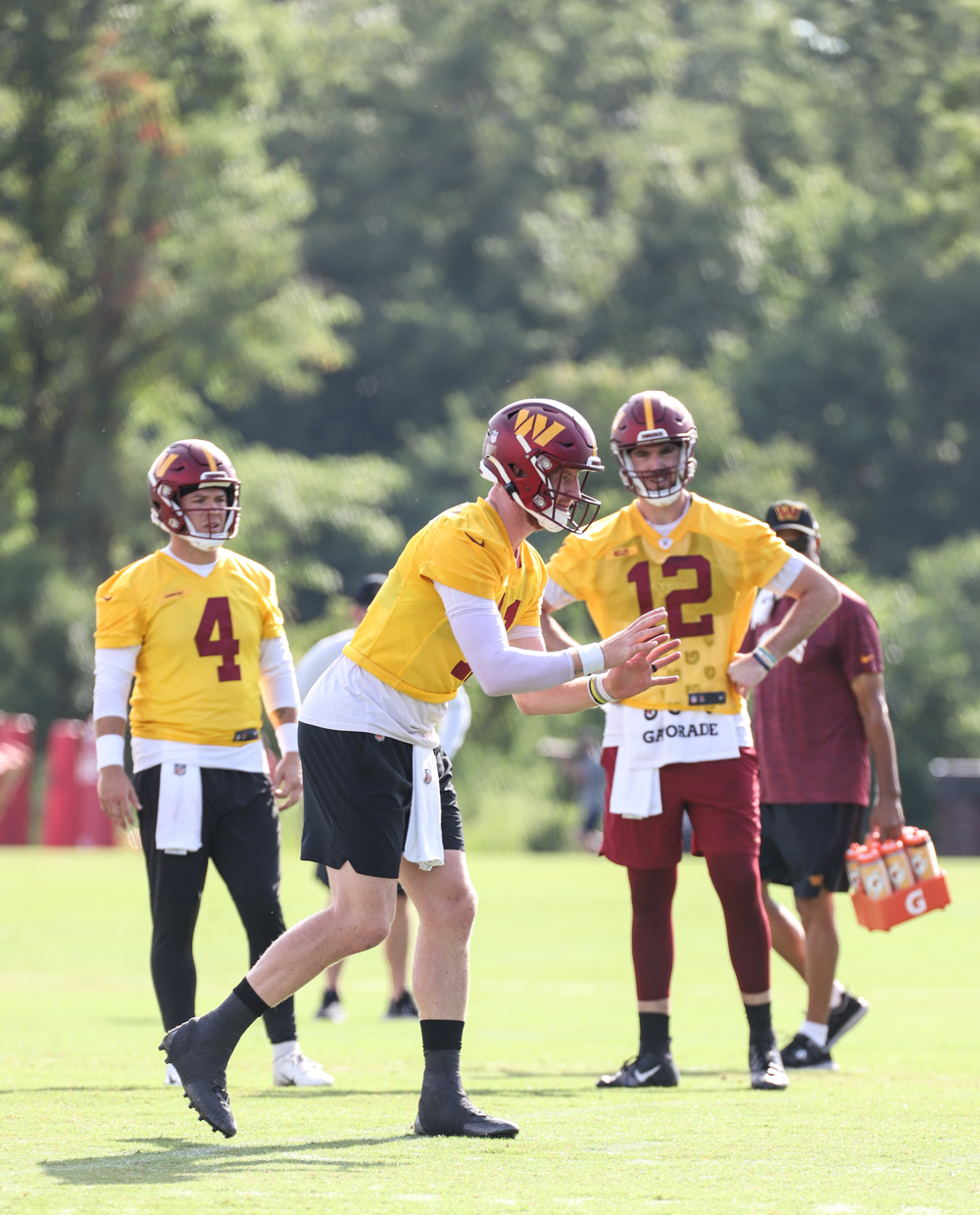 Quarterback Carson Wentz (11) waits for the hike at the Commande