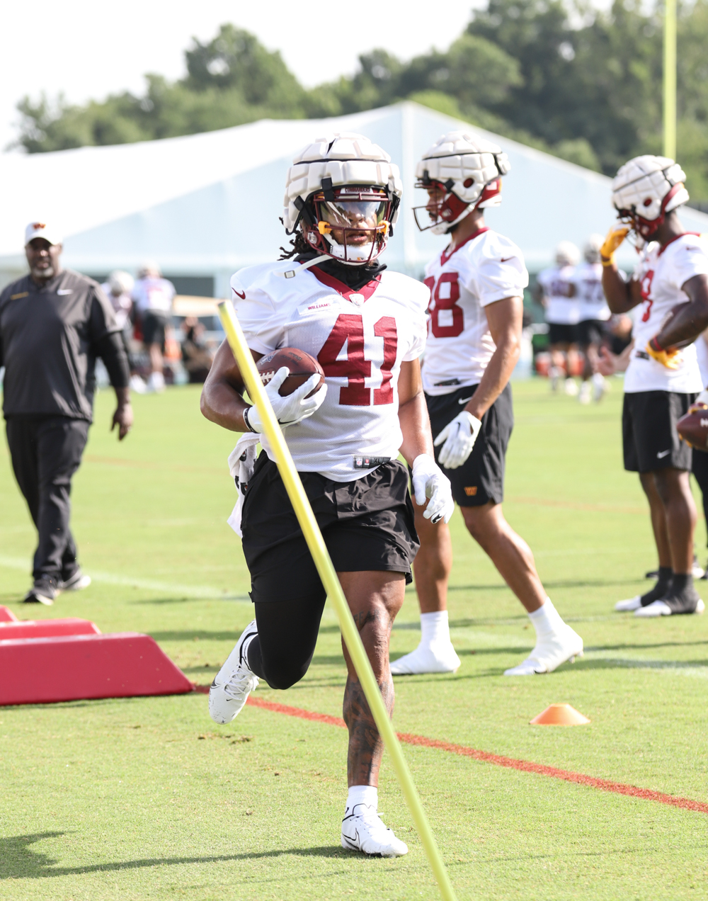 RB Jonathan Williams (41) running the ball at the Commanders tra