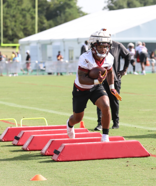RB Jaret Patterson (32) running the ball at the Commanders train