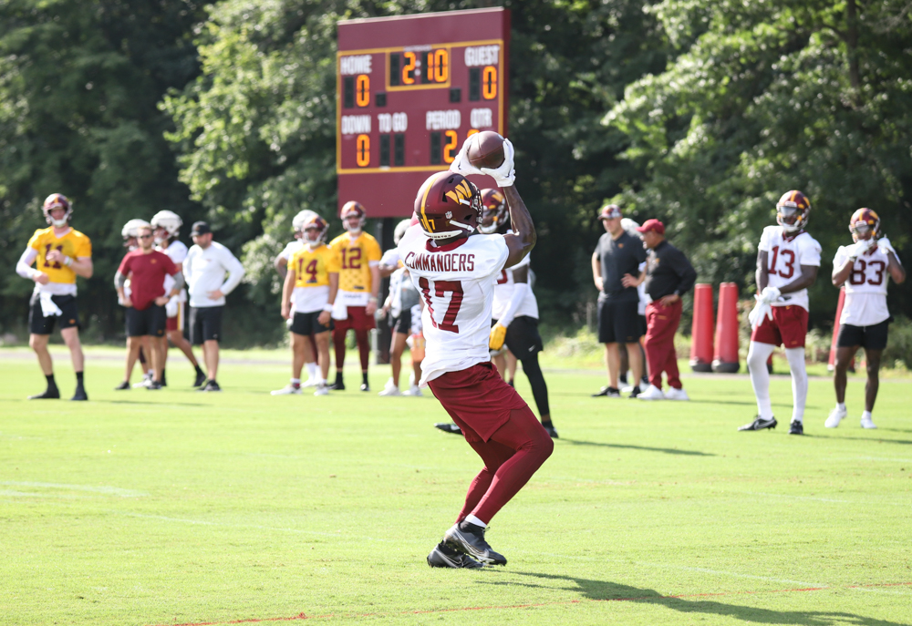 WR Terry McLaurin (17) makes a catch from Wentz (4) at the Comm