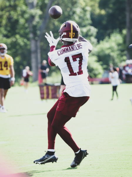 WR Terry McLaurin (17) set to make a catch at the Commanders tra