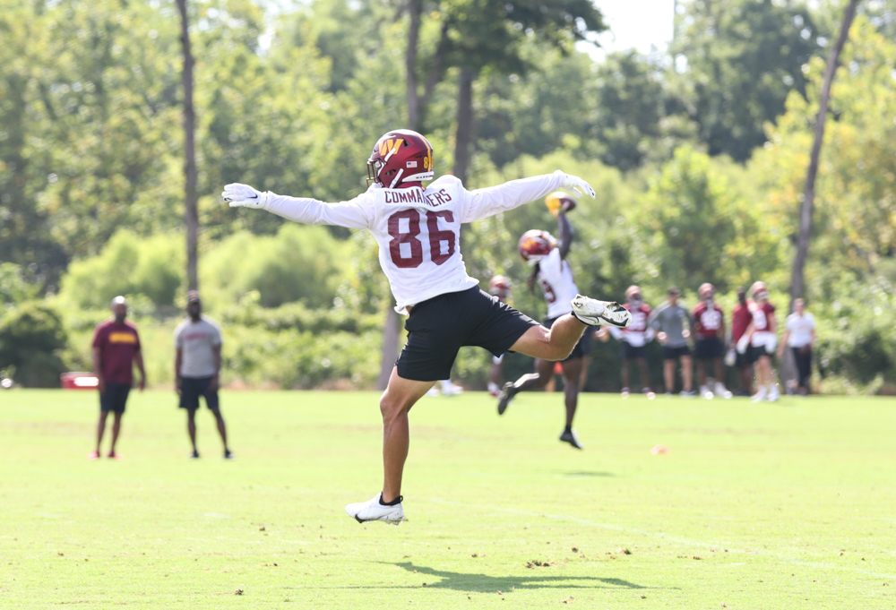 WR Alex Erickson (86) leaps to make an attempt to catch the pass
