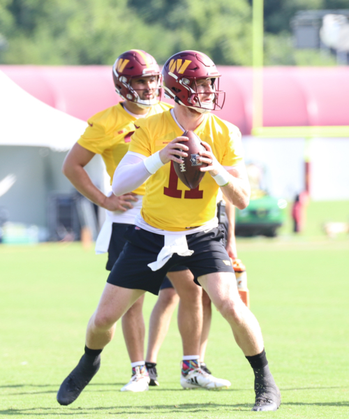 Washington Commanders Quarterback Carson Wentz (11) before maki