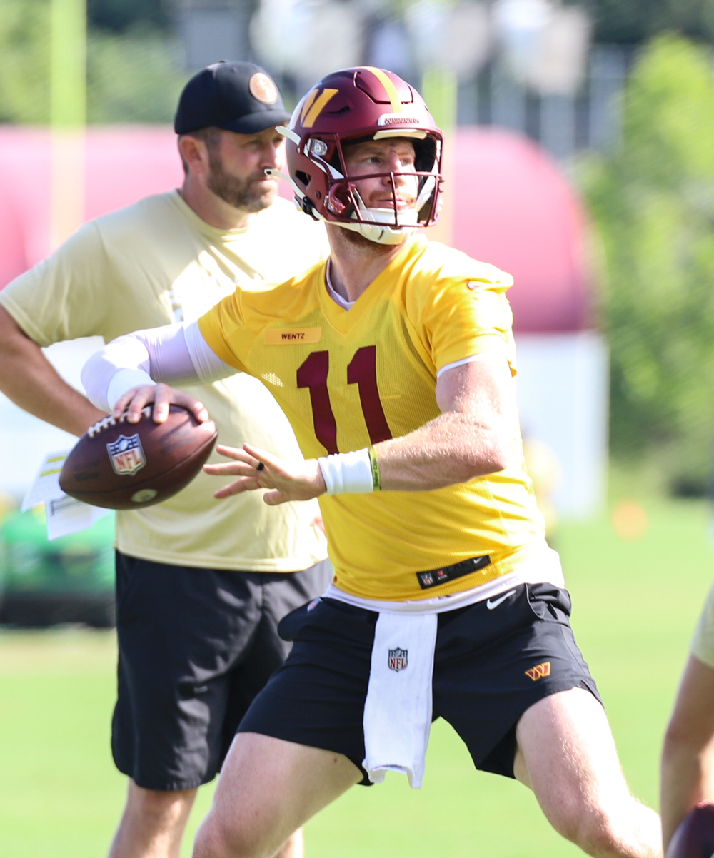Washington Commanders Quarterback Carson Wentz (11) before maki