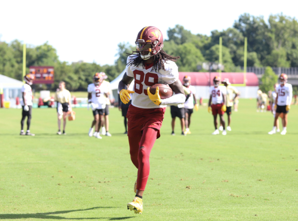 Washington Commanders Wide Reciever Cam Sims (89) makes a catch