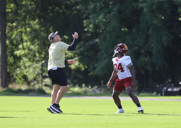 Washington Commanders Wide Reciever Jequez Ezzard (84) praciting