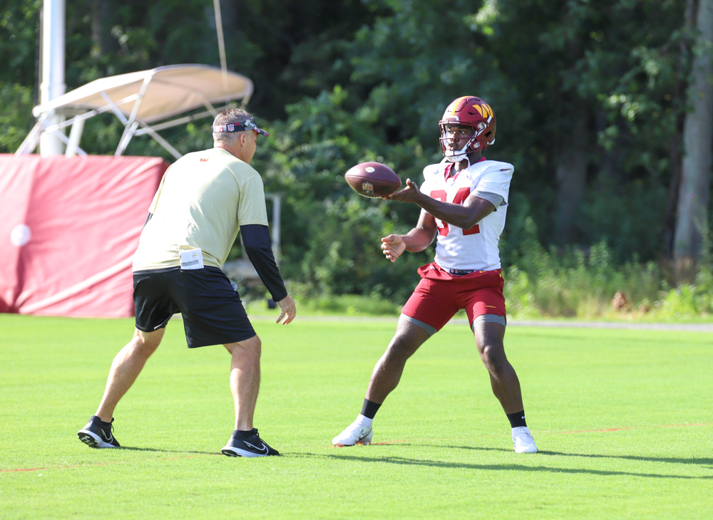 Washington Commanders Wide Reciever Jequez Ezzard (84) praciting