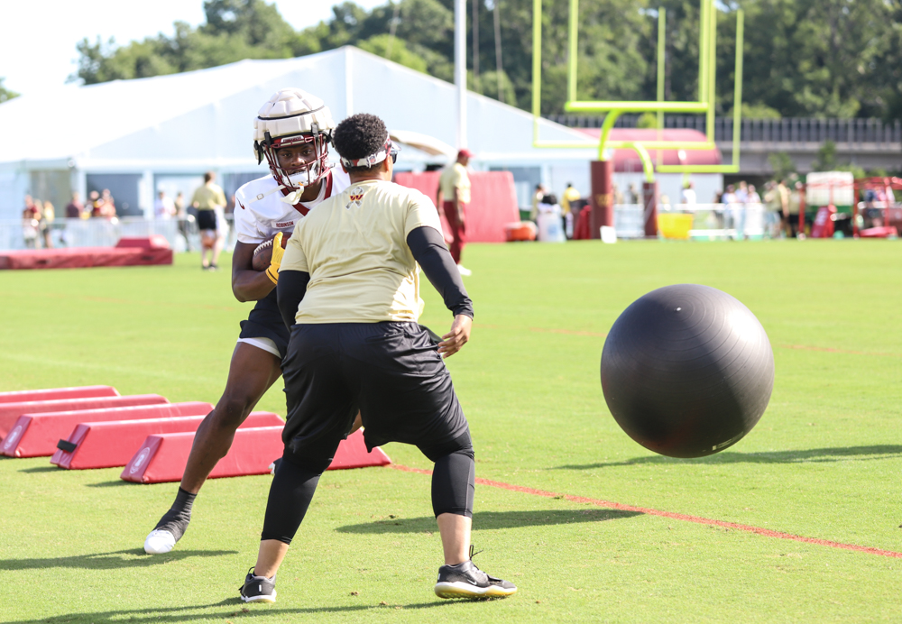 Washington Commanders Running Back Brian Robinson Jr. (8) runnin