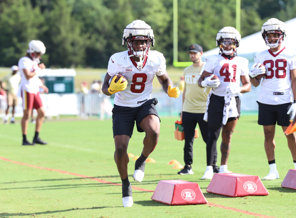Washington Commanders Running Back Brian Robinson Jr. (8) runnin
