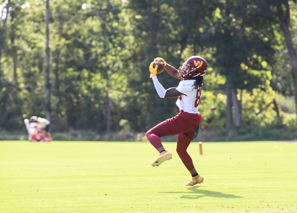 Washington Commanders Wide Reciever Cam Sims (89) makes a catch