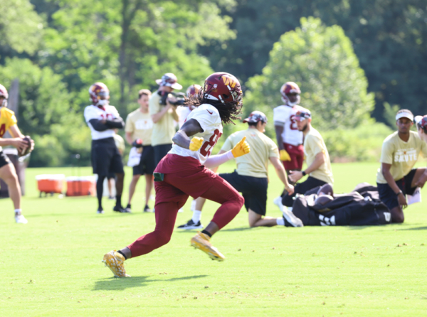Washington Commanders Wide Reciever Cam Sims (89) running to mak